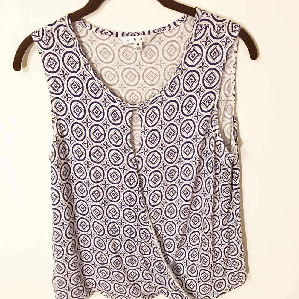 CAbi #733 medallion keyhole blue/white top A18